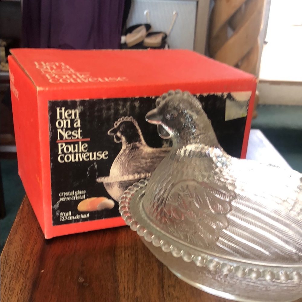 Vintage Indiana glass. Hen on a Nest Crystal Glass Covered Dish - Clear